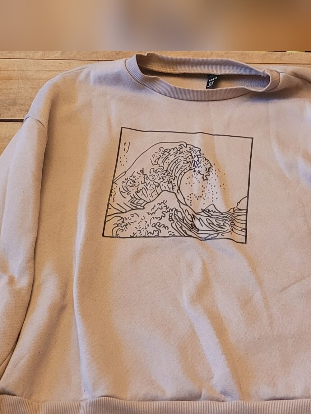 🥳4/$19🥳 SHEIN Cream Graphic Wave Sweatshirt